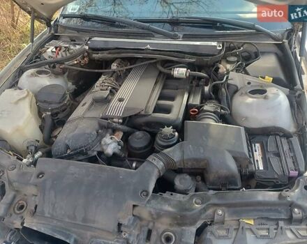 Серый БМВ 3 Серия, объемом двигателя 2.2 л и пробегом 300 тыс. км за 2826 $, фото 2 на Automoto.ua