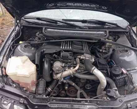 Серый БМВ 3 Серия, объемом двигателя 2 л и пробегом 350 тыс. км за 3300 $, фото 2 на Automoto.ua