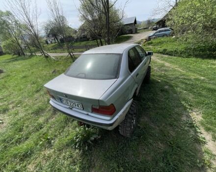 Серый БМВ 3 Серия, объемом двигателя 2.5 л и пробегом 150 тыс. км за 2700 $, фото 1 на Automoto.ua