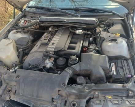 Серый БМВ 3 Серия, объемом двигателя 2 л и пробегом 300 тыс. км за 2834 $, фото 2 на Automoto.ua