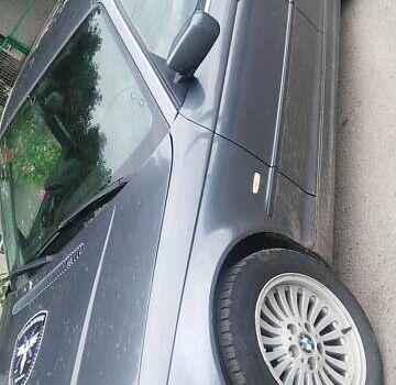 Серый БМВ 3 Серия, объемом двигателя 2 л и пробегом 400 тыс. км за 5550 $, фото 7 на Automoto.ua