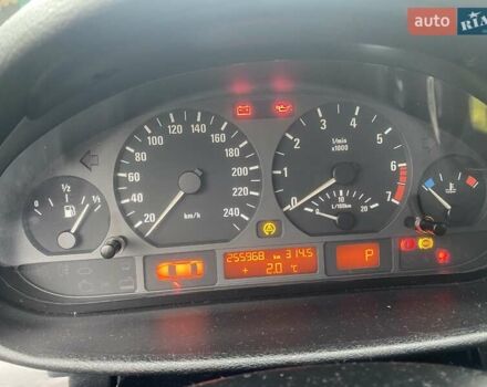 Серый БМВ 3 Серия, объемом двигателя 2 л и пробегом 260 тыс. км за 5000 $, фото 2 на Automoto.ua