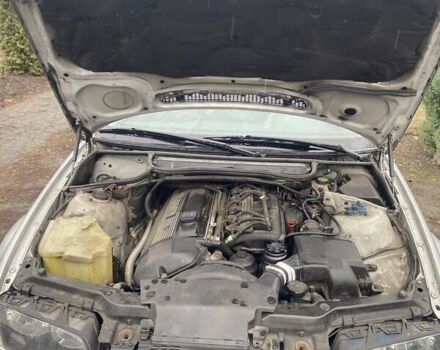 Серый БМВ 3 Серия, объемом двигателя 2 л и пробегом 260 тыс. км за 5000 $, фото 5 на Automoto.ua