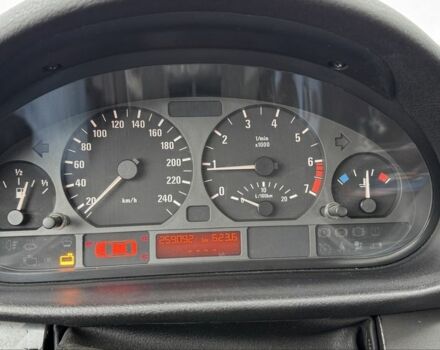 Сірий БМВ 3 Серія, об'ємом двигуна 2 л та пробігом 259 тис. км за 10000 $, фото 4 на Automoto.ua