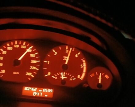 Серый БМВ 3 Серия, объемом двигателя 2 л и пробегом 310 тыс. км за 6100 $, фото 5 на Automoto.ua