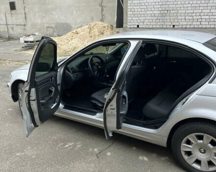 Серый БМВ 3 Серия, объемом двигателя 1.8 л и пробегом 240 тыс. км за 3900 $, фото 5 на Automoto.ua