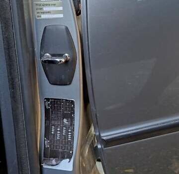 Серый БМВ 3 Серия, объемом двигателя 1.8 л и пробегом 288 тыс. км за 5600 $, фото 12 на Automoto.ua