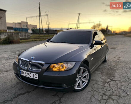 Серый БМВ 3 Серия, объемом двигателя 2 л и пробегом 388 тыс. км за 8000 $, фото 3 на Automoto.ua