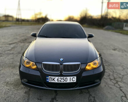 Серый БМВ 3 Серия, объемом двигателя 2 л и пробегом 388 тыс. км за 8000 $, фото 5 на Automoto.ua