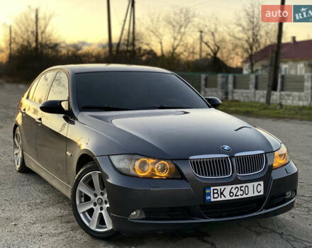 Серый БМВ 3 Серия, объемом двигателя 2 л и пробегом 388 тыс. км за 8000 $, фото 4 на Automoto.ua