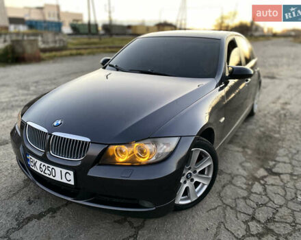 Серый БМВ 3 Серия, объемом двигателя 2 л и пробегом 388 тыс. км за 8000 $, фото 2 на Automoto.ua
