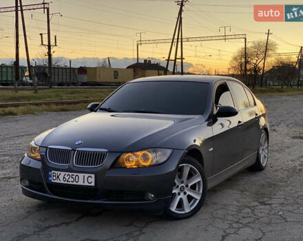 Серый БМВ 3 Серия, объемом двигателя 2 л и пробегом 388 тыс. км за 8000 $, фото 1 на Automoto.ua