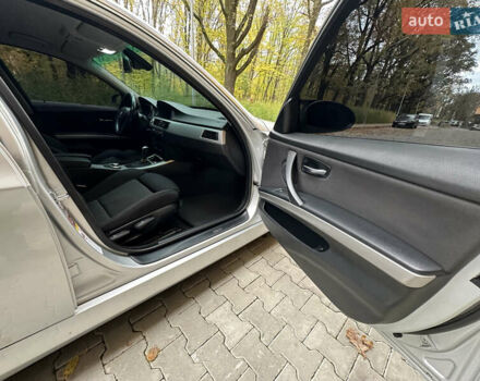 Серый БМВ 3 Серия, объемом двигателя 2.5 л и пробегом 280 тыс. км за 8500 $, фото 12 на Automoto.ua
