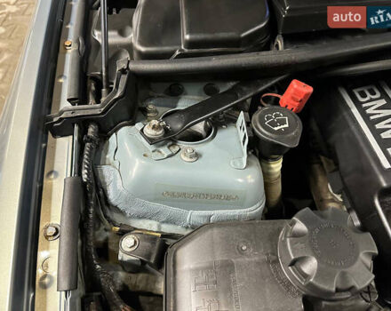 Серый БМВ 3 Серия, объемом двигателя 2 л и пробегом 220 тыс. км за 6350 $, фото 29 на Automoto.ua