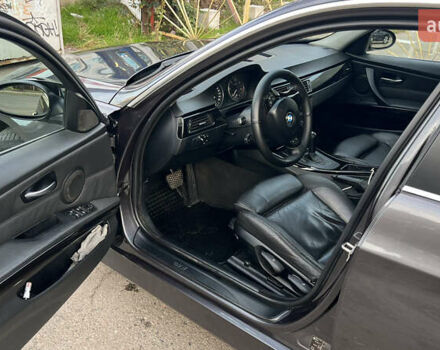 Серый БМВ 3 Серия, объемом двигателя 2.99 л и пробегом 332 тыс. км за 8400 $, фото 6 на Automoto.ua