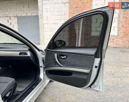 Серый БМВ 3 Серия, объемом двигателя 2 л и пробегом 303 тыс. км за 5500 $, фото 21 на Automoto.ua