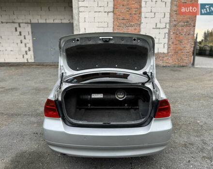 Серый БМВ 3 Серия, объемом двигателя 2 л и пробегом 303 тыс. км за 5500 $, фото 11 на Automoto.ua