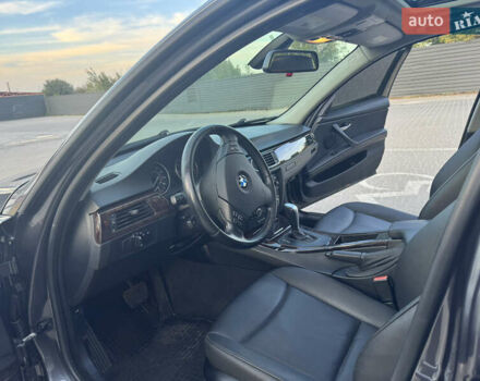 Серый БМВ 3 Серия, объемом двигателя 3 л и пробегом 208 тыс. км за 9300 $, фото 6 на Automoto.ua