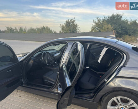 Серый БМВ 3 Серия, объемом двигателя 3 л и пробегом 208 тыс. км за 9300 $, фото 4 на Automoto.ua