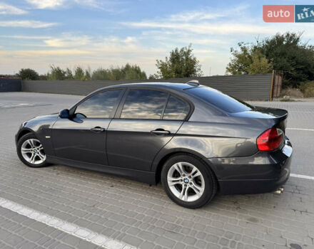 Серый БМВ 3 Серия, объемом двигателя 3 л и пробегом 208 тыс. км за 9300 $, фото 3 на Automoto.ua