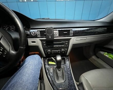 Серый БМВ 3 Серия, объемом двигателя 3 л и пробегом 294 тыс. км за 9300 $, фото 6 на Automoto.ua