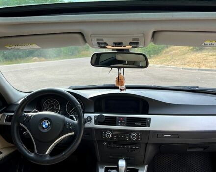 Серый БМВ 3 Серия, объемом двигателя 3 л и пробегом 243 тыс. км за 9700 $, фото 3 на Automoto.ua