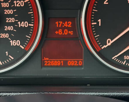 Серый БМВ 3 Серия, объемом двигателя 3 л и пробегом 226 тыс. км за 9450 $, фото 17 на Automoto.ua