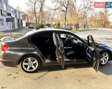 Серый БМВ 3 Серия, объемом двигателя 2 л и пробегом 145 тыс. км за 12800 $, фото 7 на Automoto.ua
