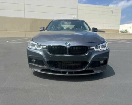 Серый БМВ 3 Серия, объемом двигателя 2 л и пробегом 32 тыс. км за 8000 $, фото 1 на Automoto.ua