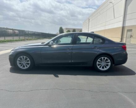 Серый БМВ 3 Серия, объемом двигателя 2 л и пробегом 32 тыс. км за 8000 $, фото 4 на Automoto.ua