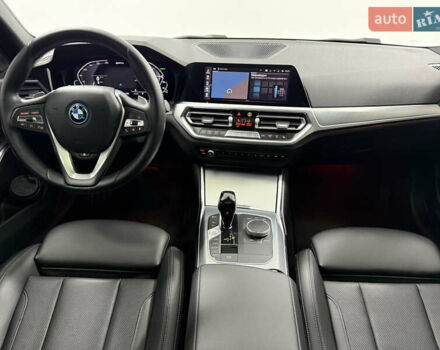 Серый БМВ 3 Серия, объемом двигателя 2 л и пробегом 49 тыс. км за 32900 $, фото 16 на Automoto.ua