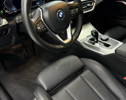 Серый БМВ 3 Серия, объемом двигателя 2 л и пробегом 49 тыс. км за 32900 $, фото 11 на Automoto.ua