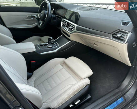 Серый БМВ 3 Серия, объемом двигателя 2 л и пробегом 4 тыс. км за 48900 $, фото 23 на Automoto.ua