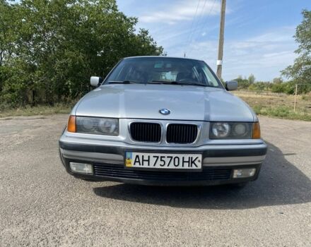 Серый БМВ 3 Серия, объемом двигателя 2 л и пробегом 264 тыс. км за 4000 $, фото 1 на Automoto.ua