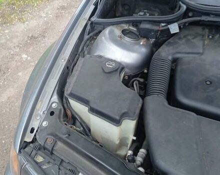 Серый БМВ 3 Серия, объемом двигателя 2 л и пробегом 300 тыс. км за 5000 $, фото 2 на Automoto.ua