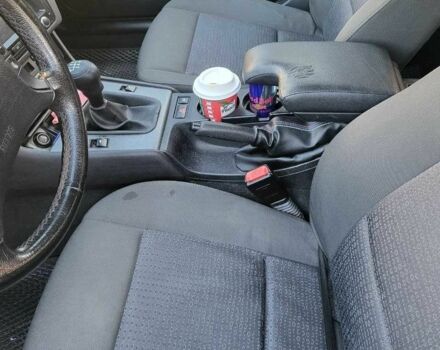 Серый БМВ 3 Серия, объемом двигателя 2 л и пробегом 300 тыс. км за 4666 $, фото 21 на Automoto.ua