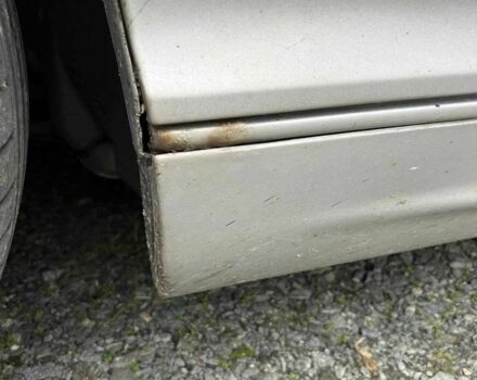 Серый БМВ 3 Серия, объемом двигателя 2 л и пробегом 300 тыс. км за 4666 $, фото 4 на Automoto.ua