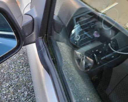 Серый БМВ 3 Серия, объемом двигателя 2 л и пробегом 300 тыс. км за 4666 $, фото 18 на Automoto.ua