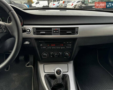 Серый БМВ 3 Серия, объемом двигателя 2 л и пробегом 303 тыс. км за 6700 $, фото 10 на Automoto.ua