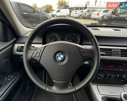 Серый БМВ 3 Серия, объемом двигателя 2 л и пробегом 303 тыс. км за 6700 $, фото 11 на Automoto.ua