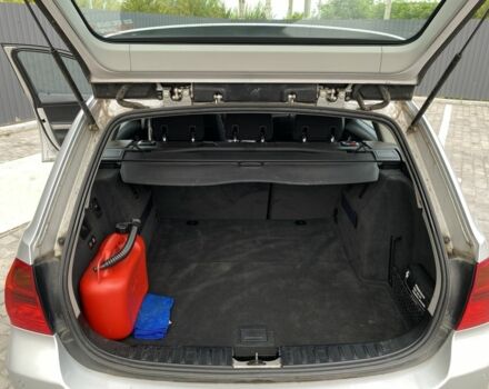 Серый БМВ 3 Серия, объемом двигателя 2 л и пробегом 208 тыс. км за 5500 $, фото 7 на Automoto.ua