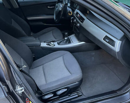 Серый БМВ 3 Серия, объемом двигателя 2 л и пробегом 380 тыс. км за 6600 $, фото 13 на Automoto.ua