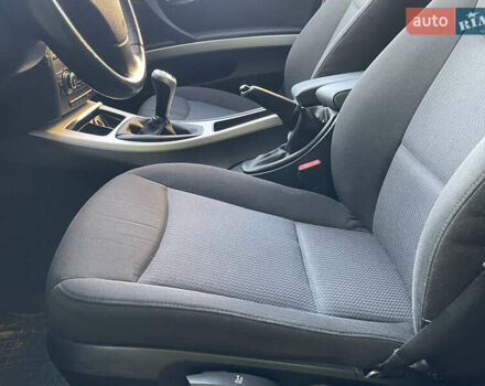 Серый БМВ 3 Серия, объемом двигателя 2 л и пробегом 327 тыс. км за 7600 $, фото 28 на Automoto.ua