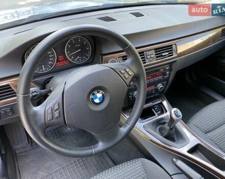 Серый БМВ 3 Серия, объемом двигателя 2 л и пробегом 73 тыс. км за 10800 $, фото 2 на Automoto.ua