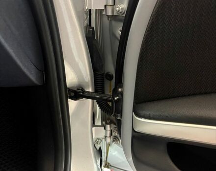 Серый БМВ 3 Серия, объемом двигателя 2 л и пробегом 284 тыс. км за 7999 $, фото 10 на Automoto.ua