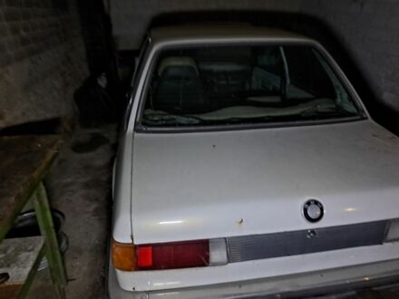 Серый БМВ 3 Серия, объемом двигателя 0 л и пробегом 100 тыс. км за 300 $, фото 1 на Automoto.ua