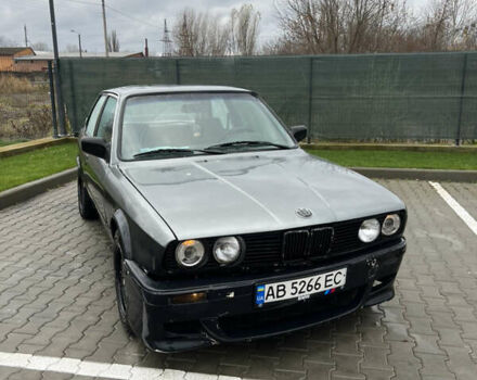 Серый БМВ 3 Серия, объемом двигателя 2.3 л и пробегом 301 тыс. км за 1799 $, фото 1 на Automoto.ua