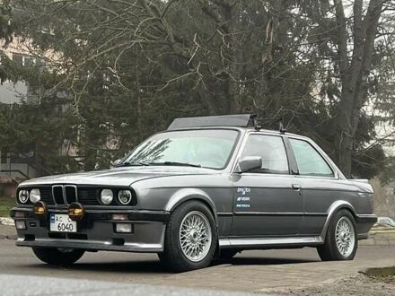 Серый БМВ 3 Серия, объемом двигателя 1.8 л и пробегом 300 тыс. км за 6480 $, фото 1 на Automoto.ua