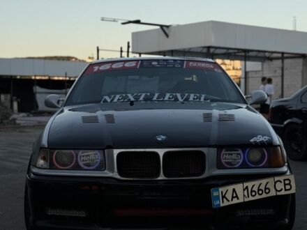 Серый БМВ 3 Серия, объемом двигателя 2 л и пробегом 320 тыс. км за 3900 $, фото 1 на Automoto.ua