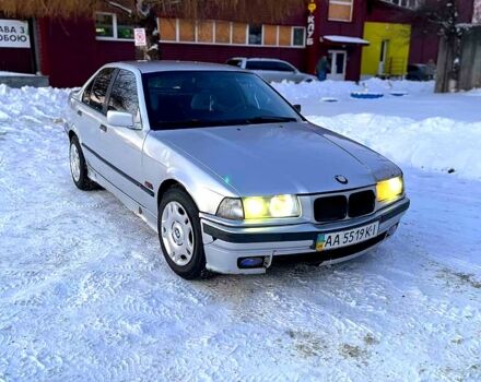 Серый БМВ 3 Серия, объемом двигателя 2 л и пробегом 484 тыс. км за 1500 $, фото 1 на Automoto.ua